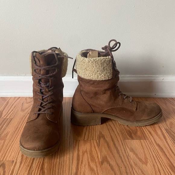 Suede Boots w/ Faux Fur Lining - Picture 2 of 4